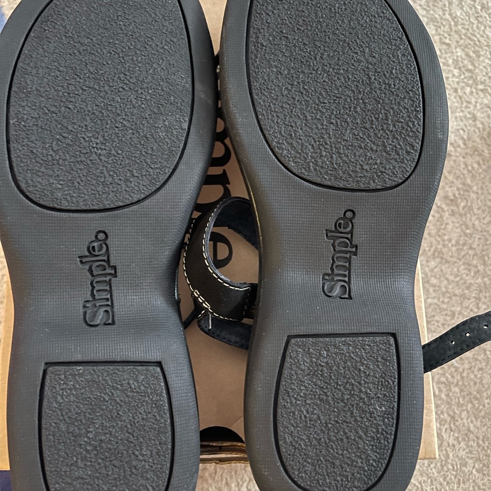 Simple black sandals new womens 9.5